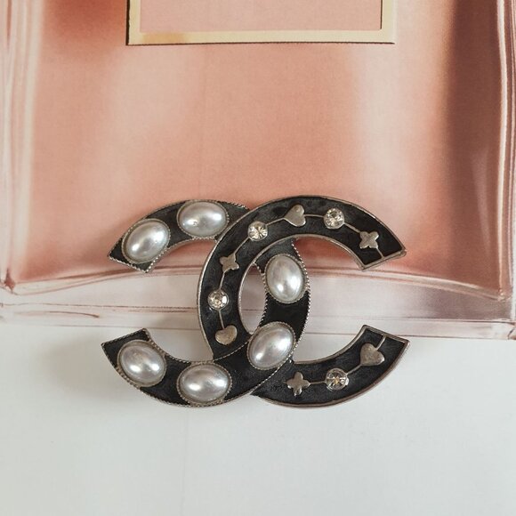 Women Metal Black Round Pearls Brooch Pin Casual Formal Accessory Jewelry Gift - Picture 3 of 5